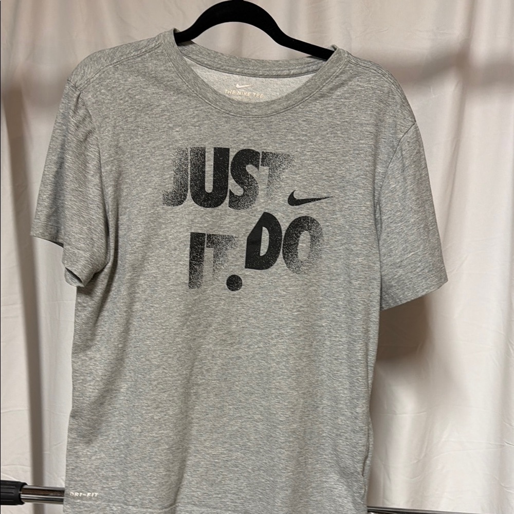 Nike Gray Men's T-Shirt
